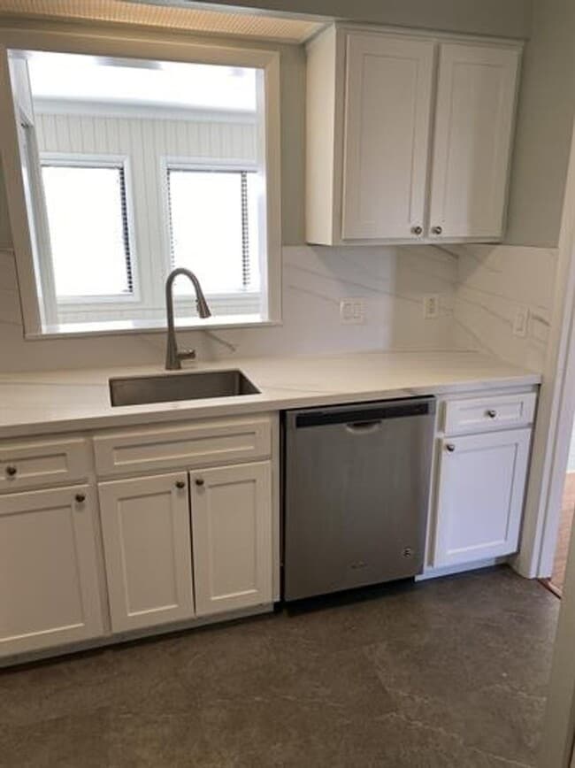 Building Photo - Green Hills Condo with Easy Access to I440