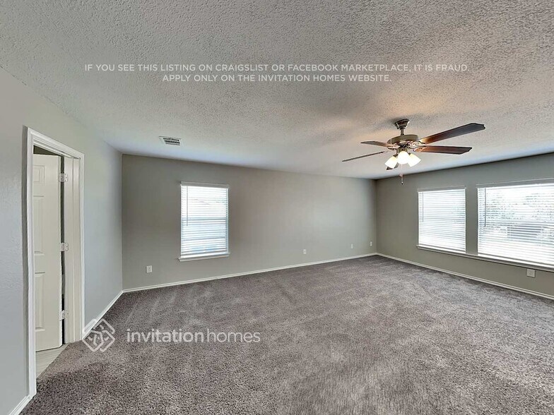 Building Photo - 12002 Peachtree Ln