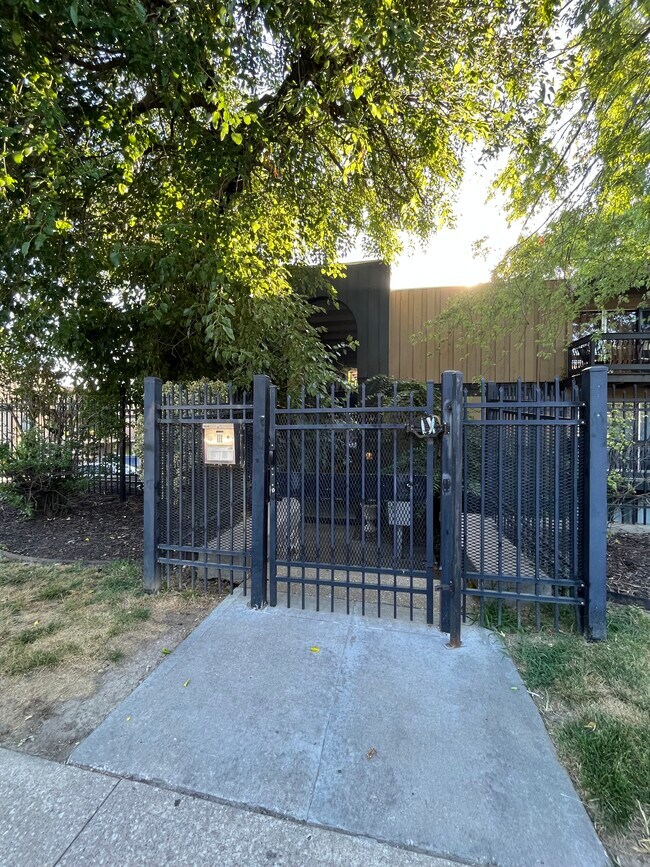 Building Photo - 4153 Roanoke Rd