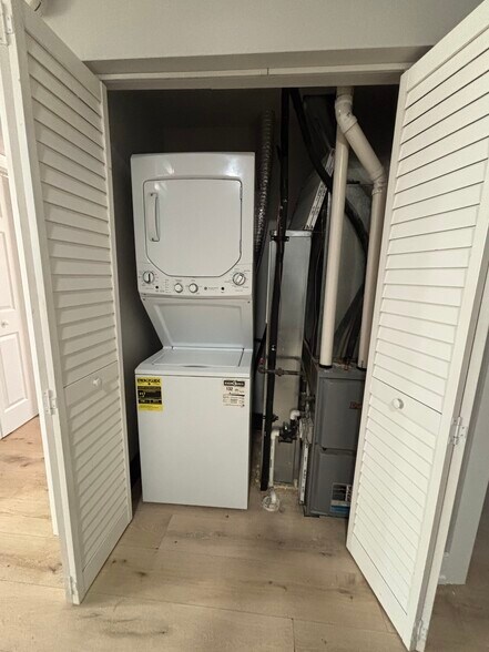 Building Photo - 3850 W Hirsch St