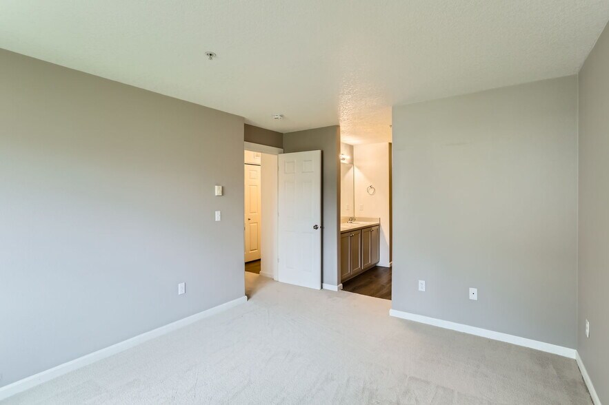 Building Photo - 14700 SW Sandhill Loop