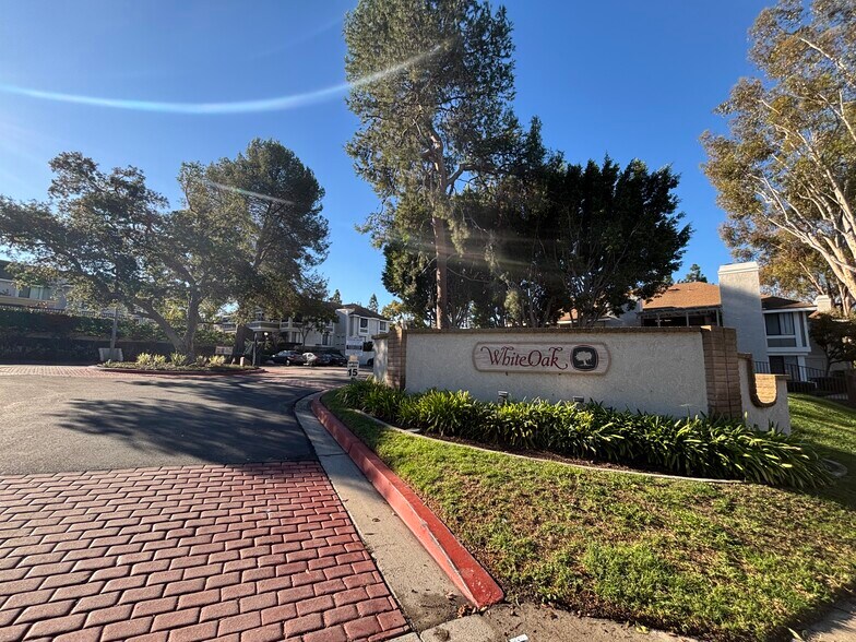 Building Photo - 25713 Sycamore Pointe