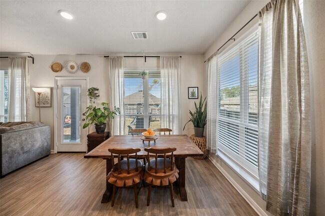 Building Photo - 11947 Sunshine Park Dr N