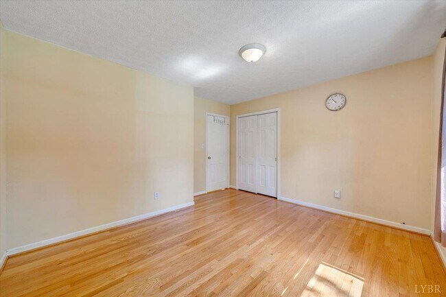 Building Photo - 405 Oakland Cir