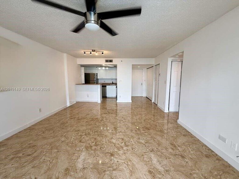 Building Photo - 770 Claughton Island Dr