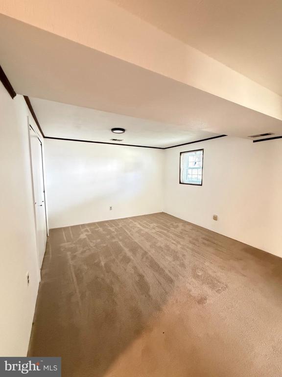 Building Photo - 1234 Pleasant Valley Dr