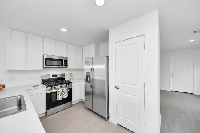Building Photo - 3012 Sunrise Dr