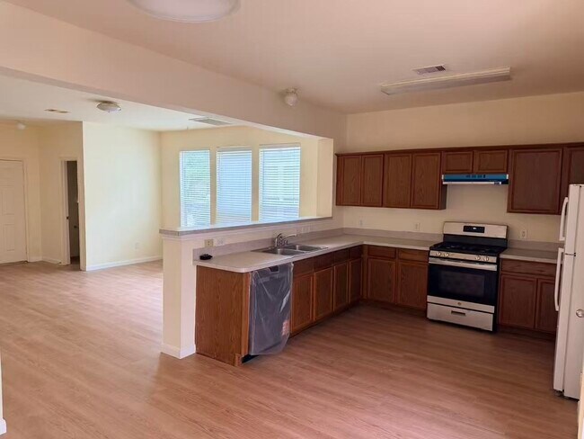 Building Photo - 8006 Singing Sonnet Ln