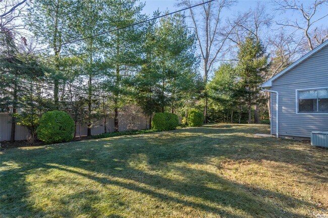 Building Photo - 46 Ivy Dr