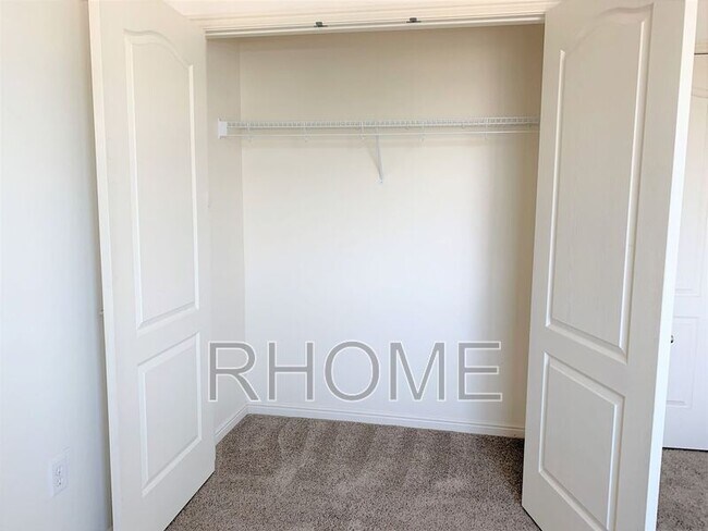 Building Photo - 114 Bella Monte Dr