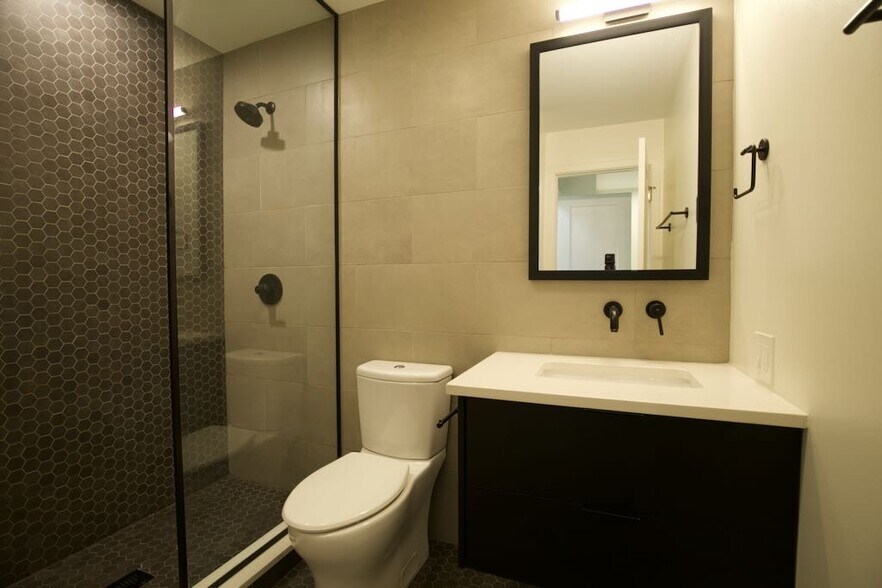 Building Photo - 949 W Grace St