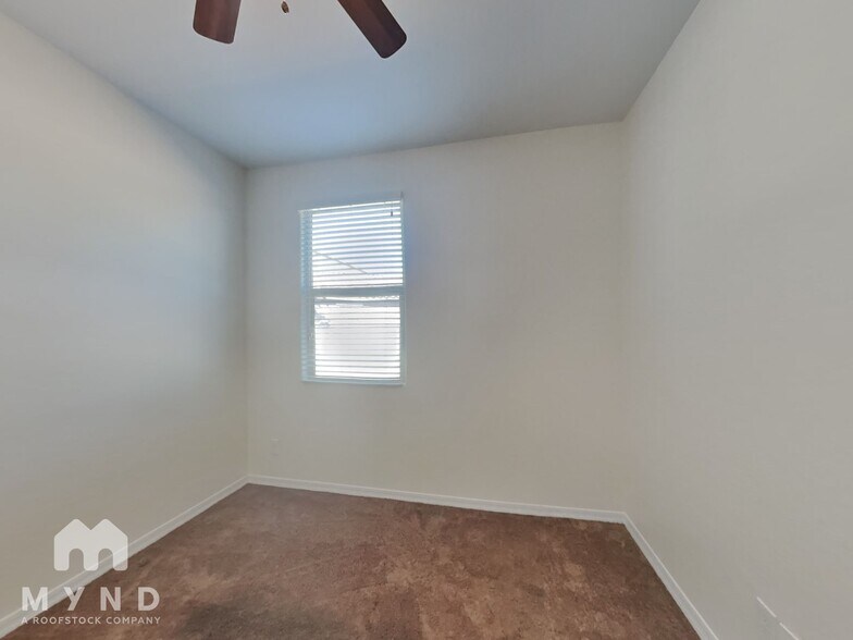 Building Photo - 35167 N Braeden Dr