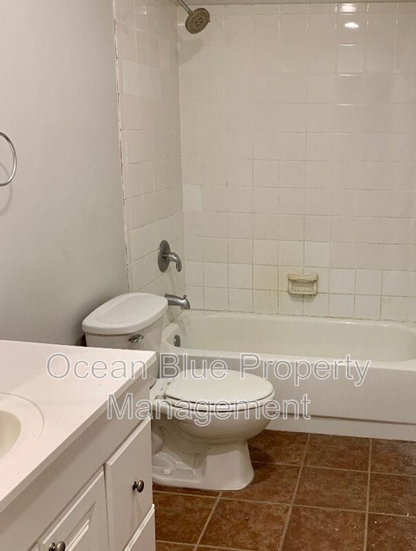 Building Photo - 11771 Raintree Dr