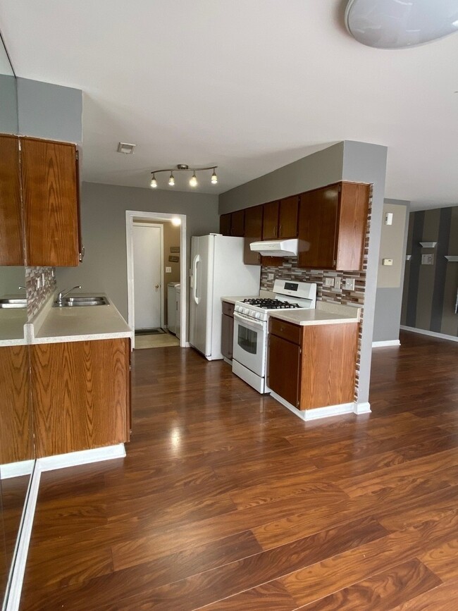 Building Photo - 7921 Knottingham Cir