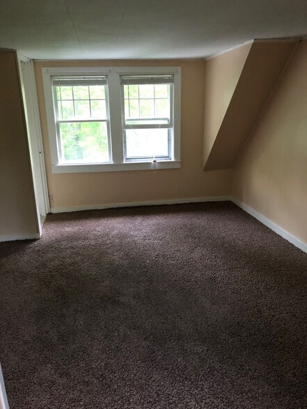 Building Photo - 207 Stillwater Ave