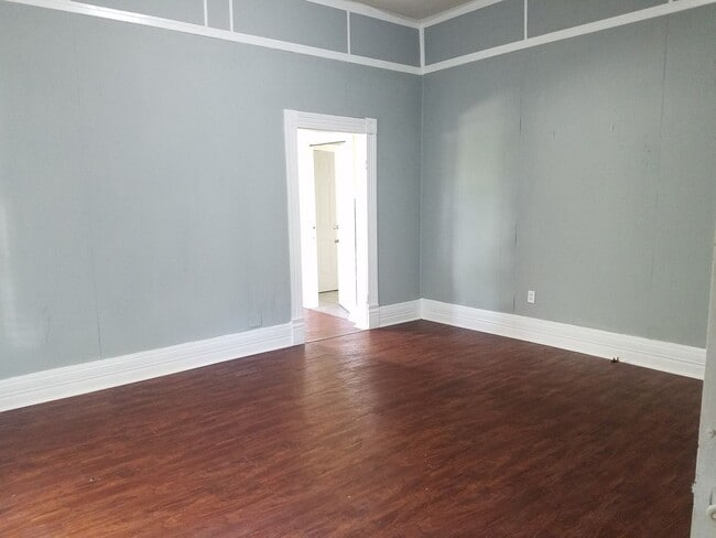 Building Photo - 611 N Anglin St