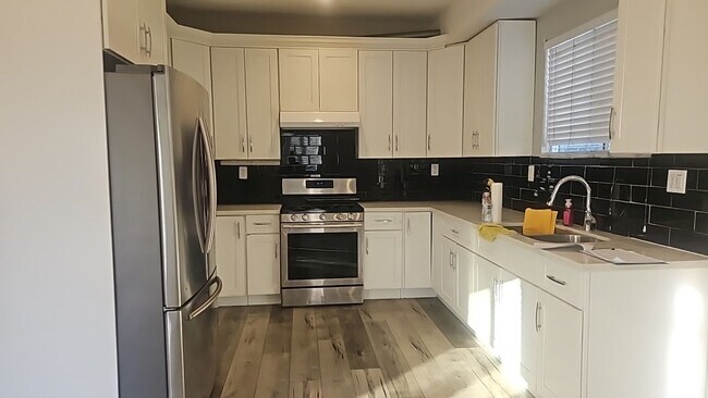 Building Photo - 74(860)