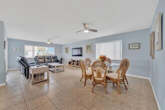 Building Photo - Annual furnished 2 bed/2 bath Villa in Sarasota close to Siesta Key!