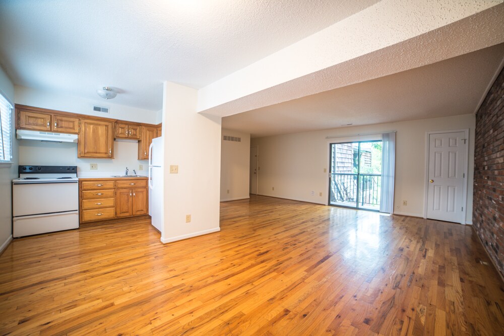 Building Photo - 4012 Oak St