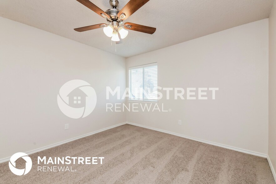 Building Photo - 2801 Willow Ridge Dr