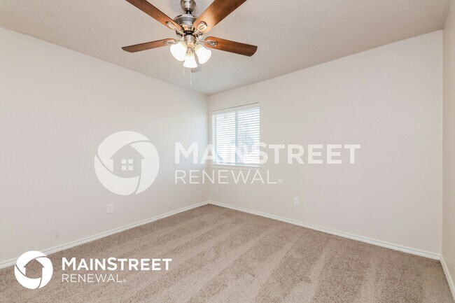Building Photo - 2801 Willow Ridge Dr