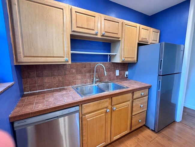 Building Photo - 3012 Glenwood Rd