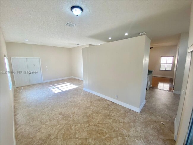 Building Photo - 837 Tanglewood Cir