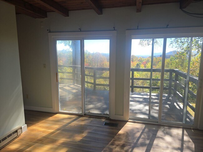 Building Photo - 243 Saddle Ridge Rd