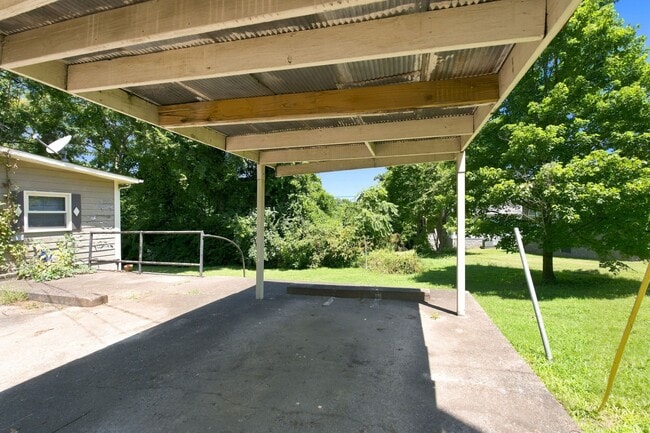 Building Photo - 501 Weakley Ave