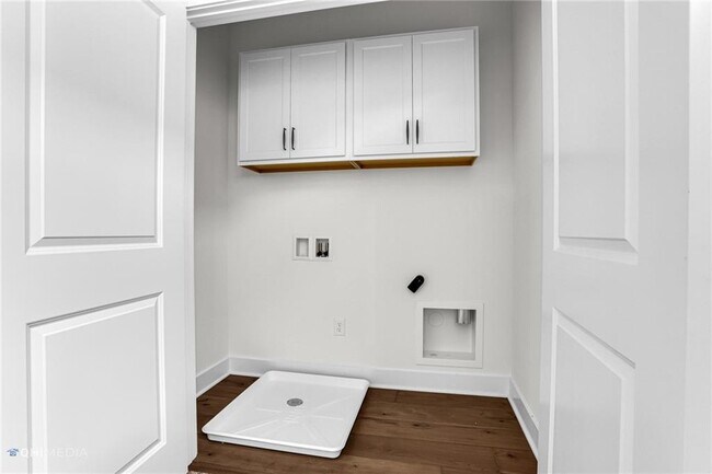 Building Photo - 1111 Valentine Ln