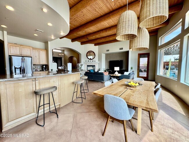 Building Photo - 11096 N Pusch Ridge View Pl