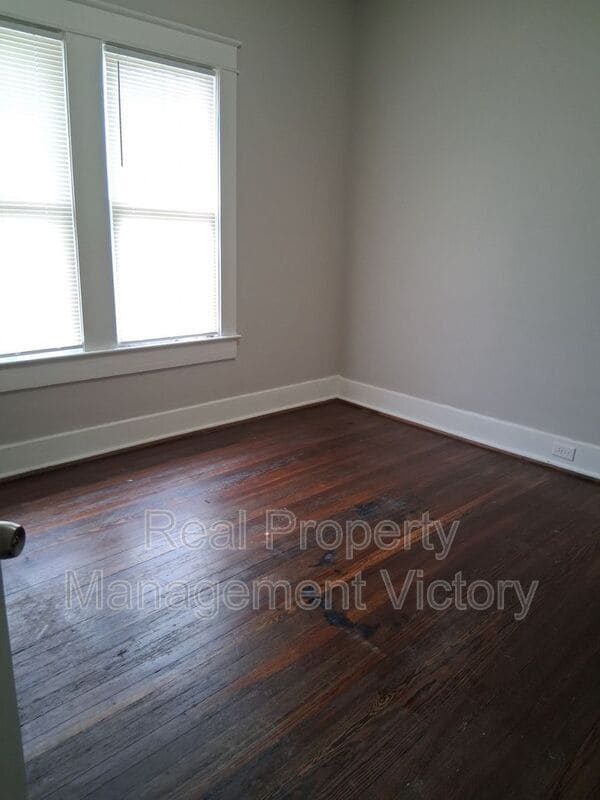 Building Photo - 7017 Division Ave