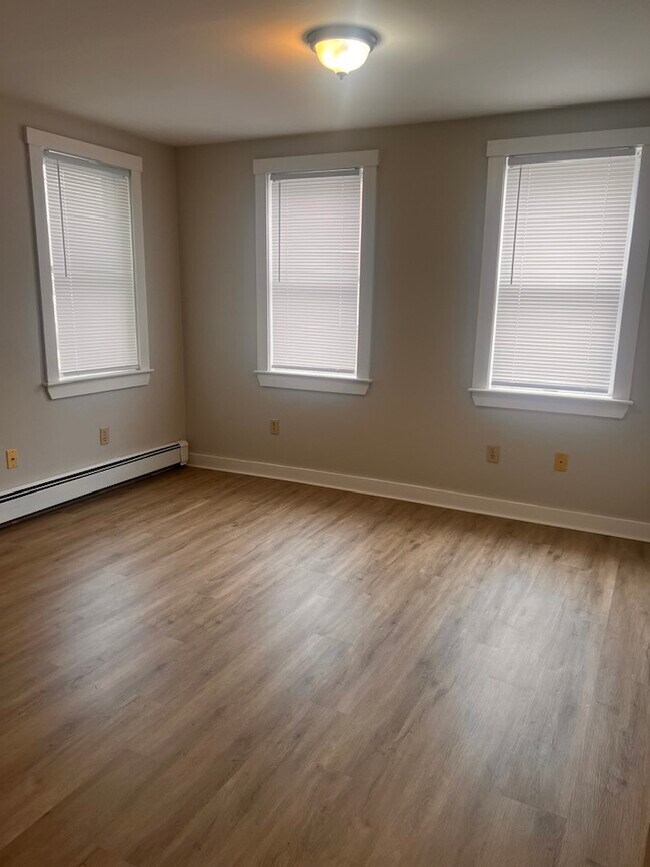 Building Photo - 39 Saint Thomas St