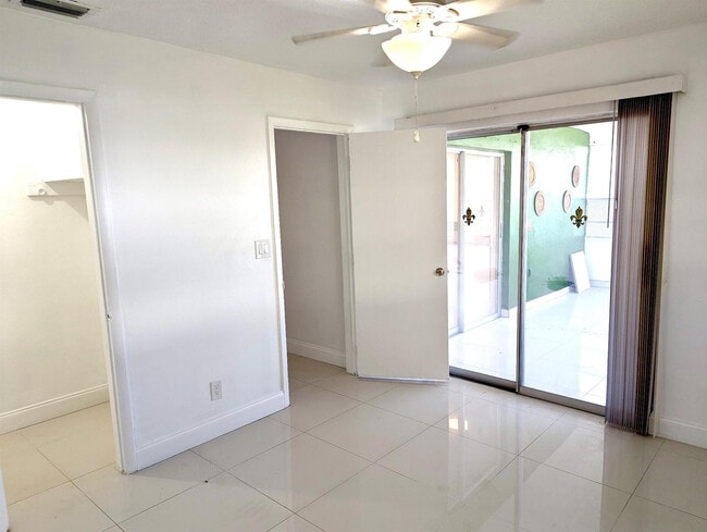 Building Photo - 111 NW 31st Ct