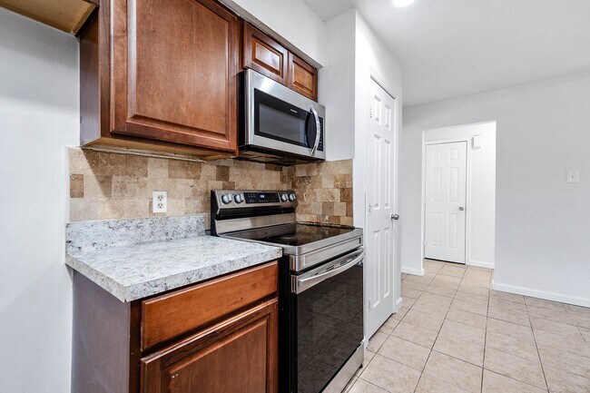 Building Photo - 13706 Towneway Dr