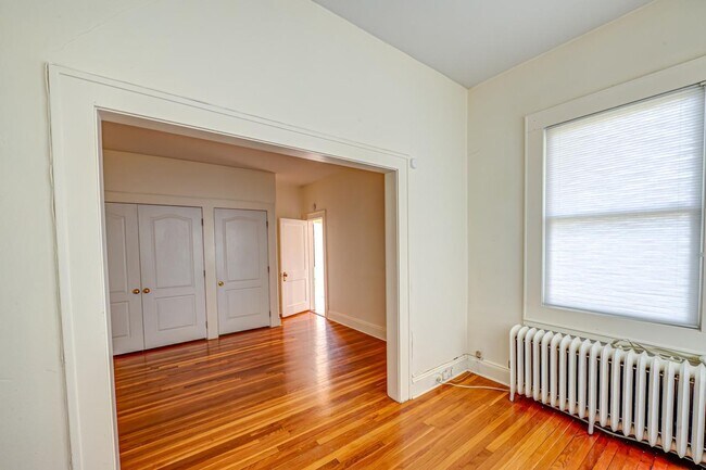 Building Photo - 107 Bayview Ave