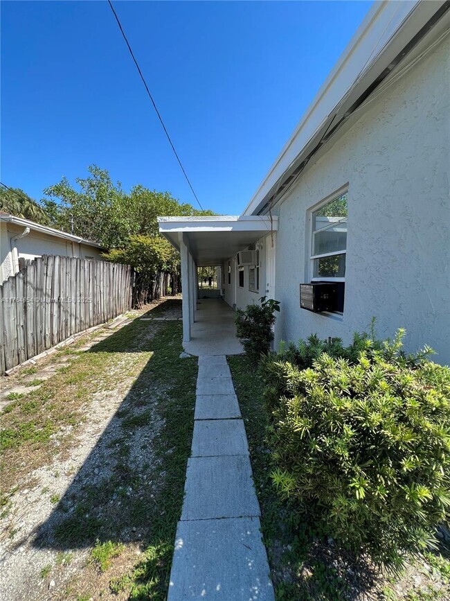 Building Photo - 122 NW 6th Ave