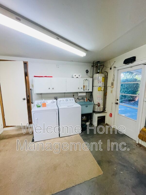 Building Photo - 3945 Euclid Ave