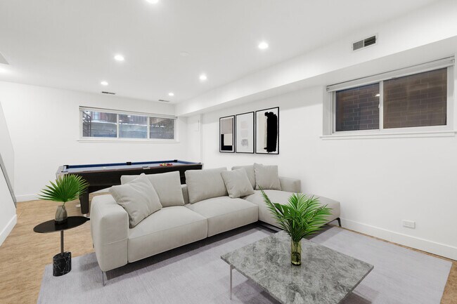 Building Photo - 1618 W Pierce Ave