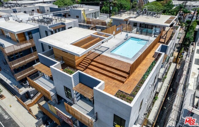 Building Photo - 1250 N Fairfax Ave