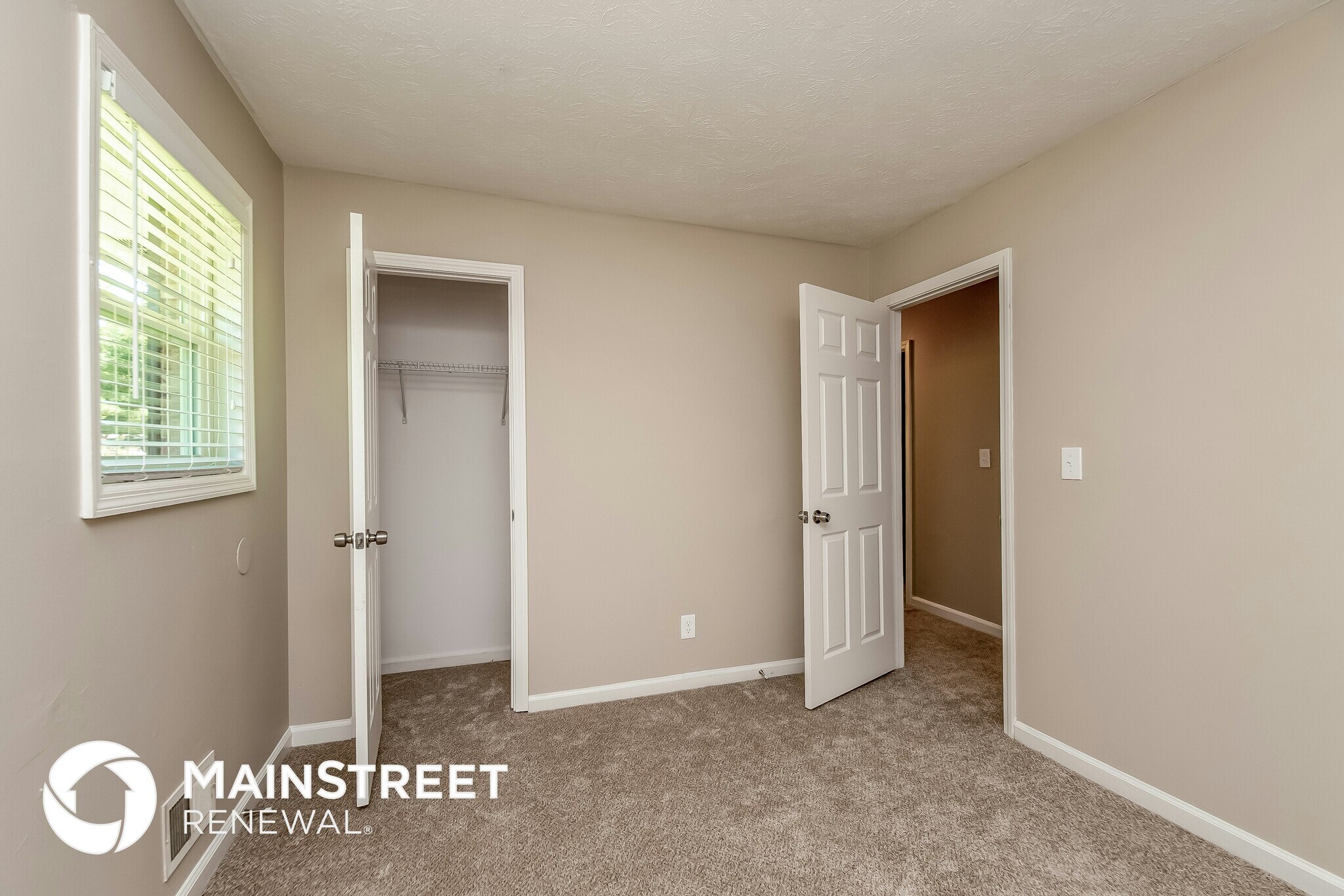 Building Photo - 204 Oxford Way