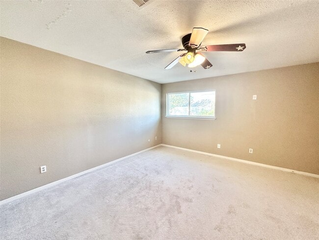 Building Photo - 10353 Briar Forest Dr