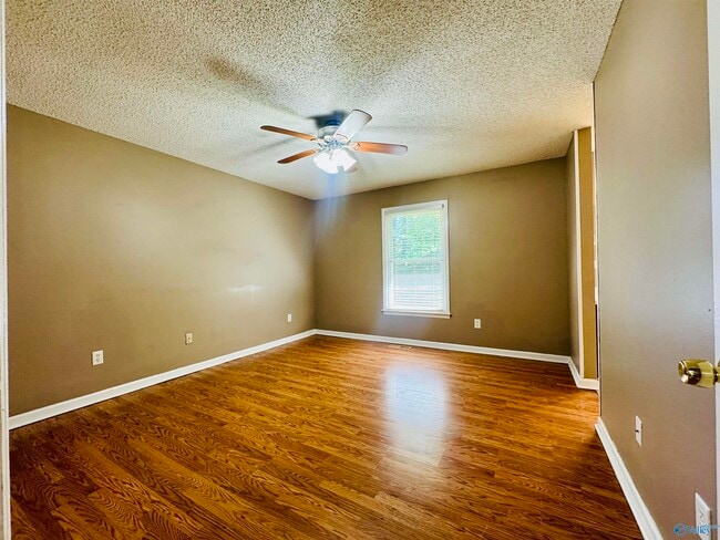 Building Photo - 268 Pops Corner