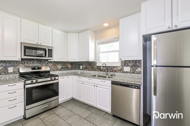 Building Photo - 1517 Springhurst Dr