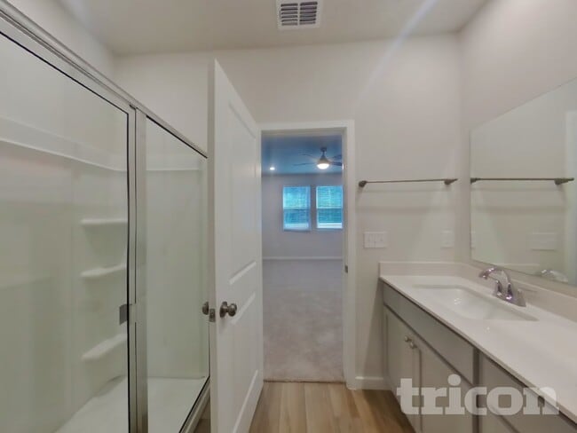 Building Photo - 14881 Praline Ct