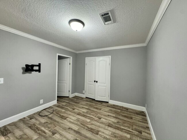 Building Photo - 2323 NW 46th Ct