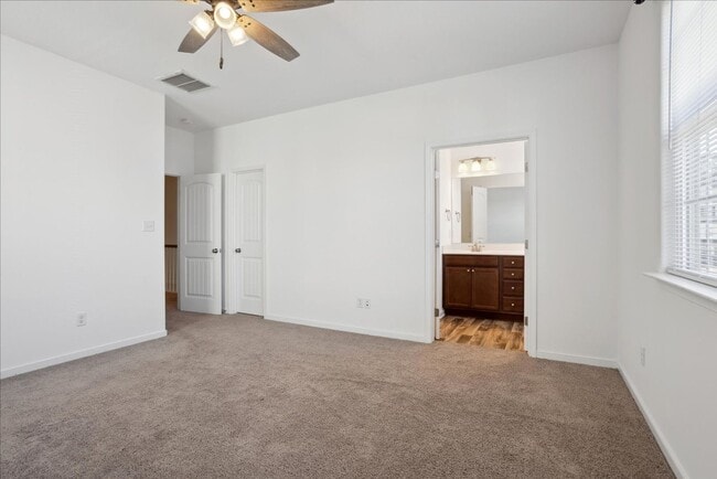 Building Photo - Huntington Pointe