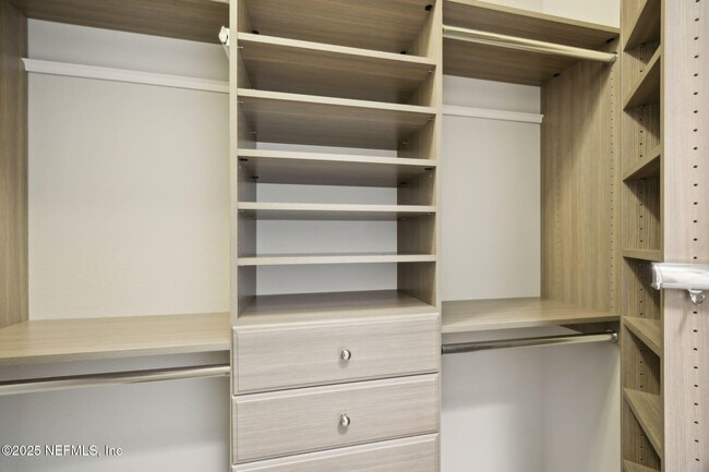 Building Photo - 2719 Chapman Oak Dr