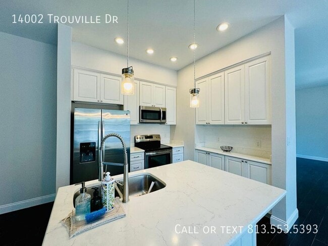 Building Photo - 14002 Trouville Dr