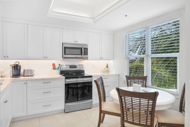 Building Photo - 221 NE Plantation Rd